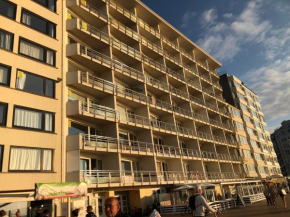 SEAVIEW spacious and cosy STUDIO with sleeping corner - 6p - OOSTENDE - Type Potsdam - nice balcony and terrace with direct seaview, situated at the beachfront